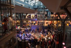 Festivaleröffning im Berliner Hauptbahnhof foto by Erik-Jan Ouwerkerk